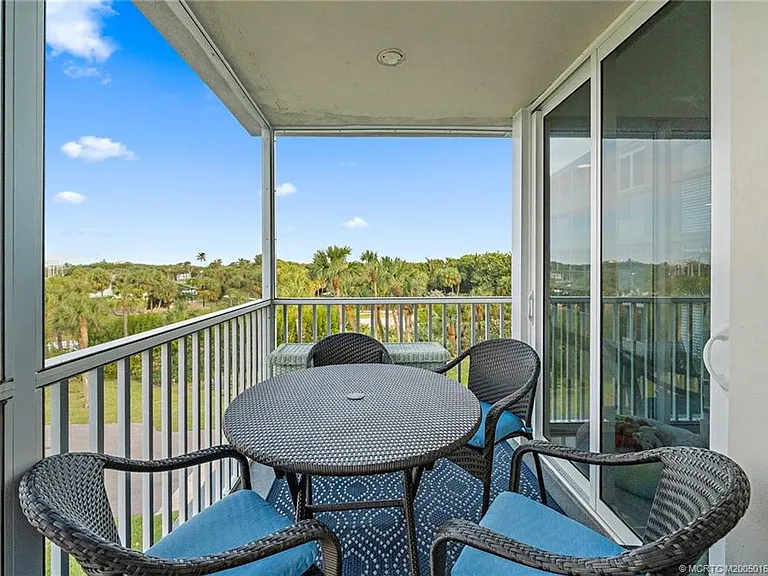 669 NE Plantation Rd #201 — Photo 23