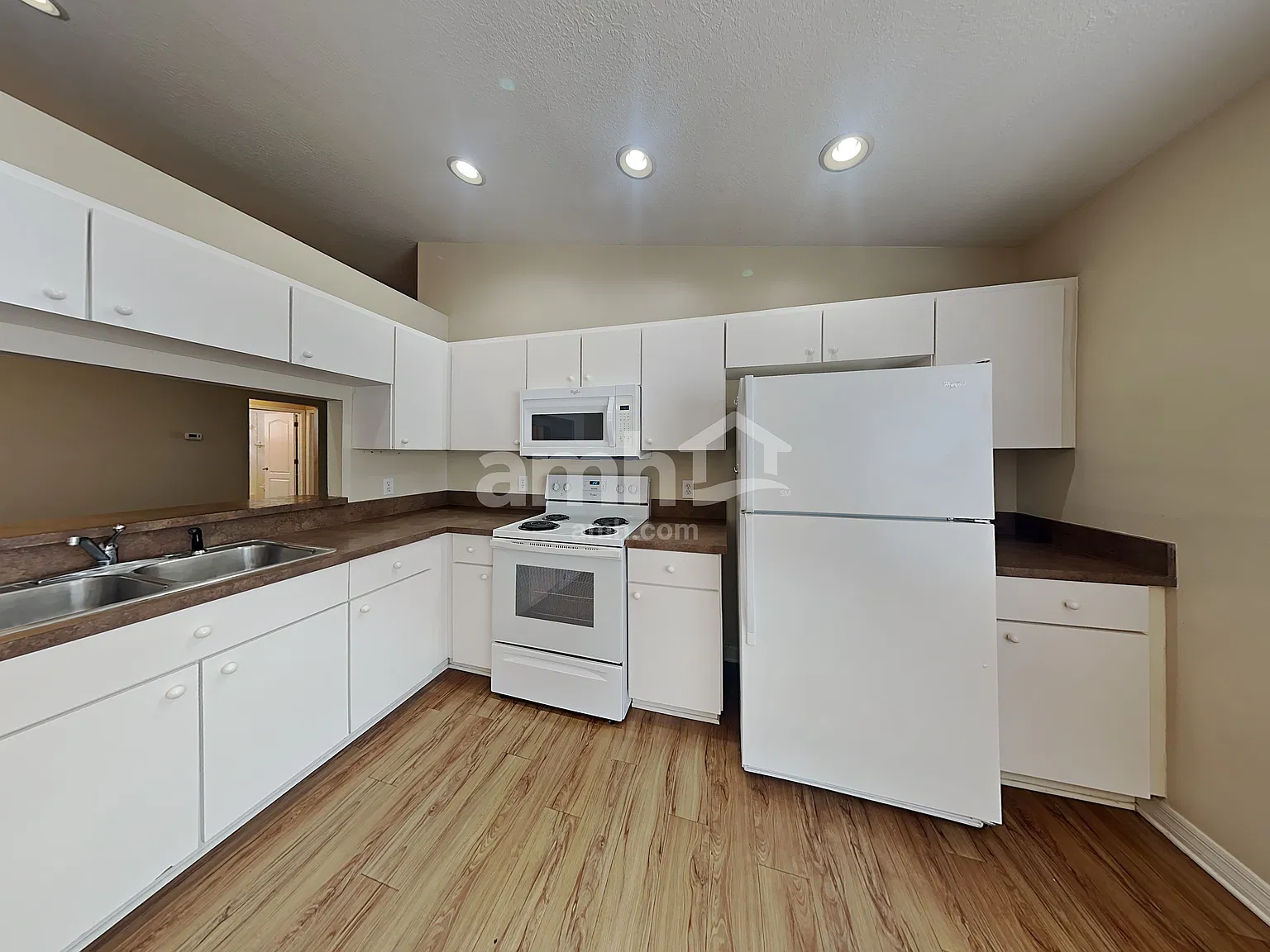 4 bed, 2.0 bath, 1865 sqft, $2,590 — Photo 3