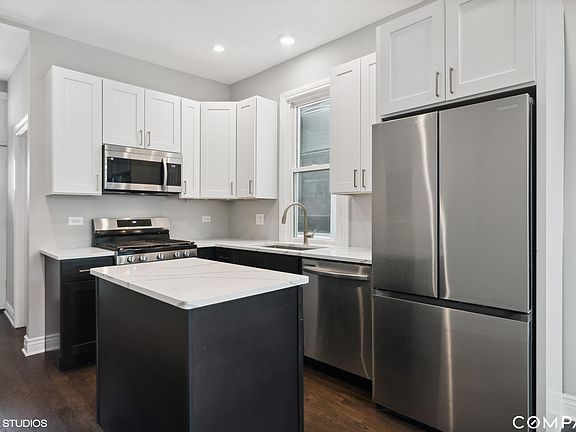 3rd image of 1138 W Wellington Ave #2