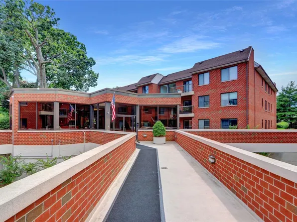 99 S Park Avenue #213, Rockville Centre, NY 11570