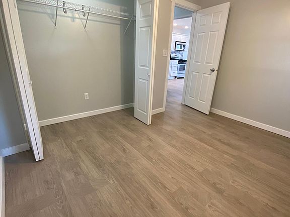 5th image of 504 E Tomlinson St