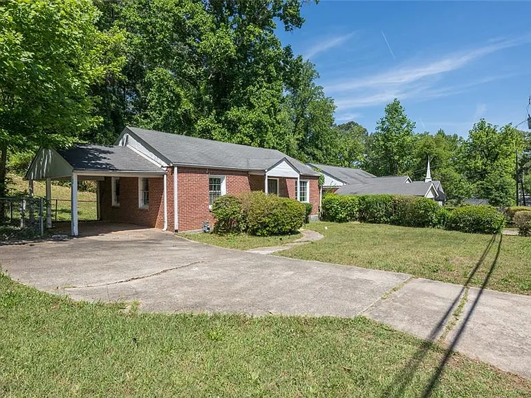 1295 Westmont Rd SW — Photo 3