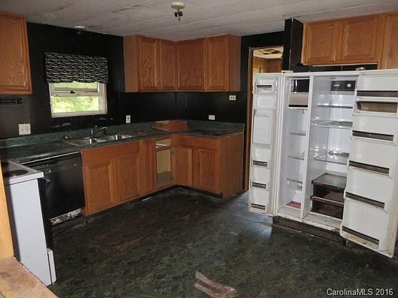 5th image of 2652 Orchard St