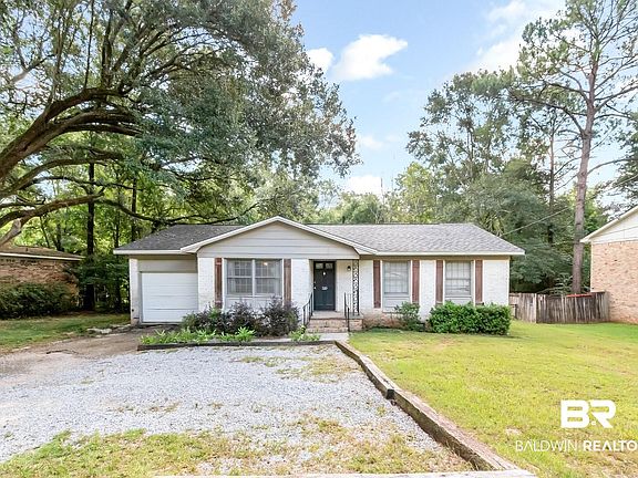 4th image of 320 Vanderbilt Dr