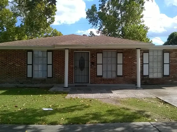 2015 1st St, Harvey, LA 70058