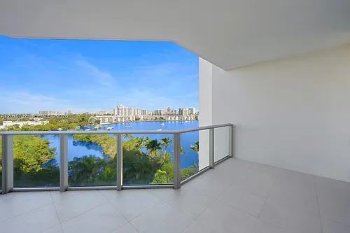 17301 Biscayne Blvd Photo 1