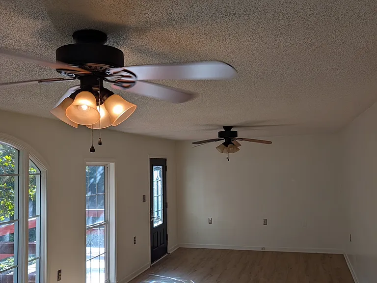 4250 Clemson Blvd — Photo 2