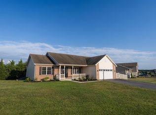 1668 Rose Hill Ct, Chambersburg, PA 17202