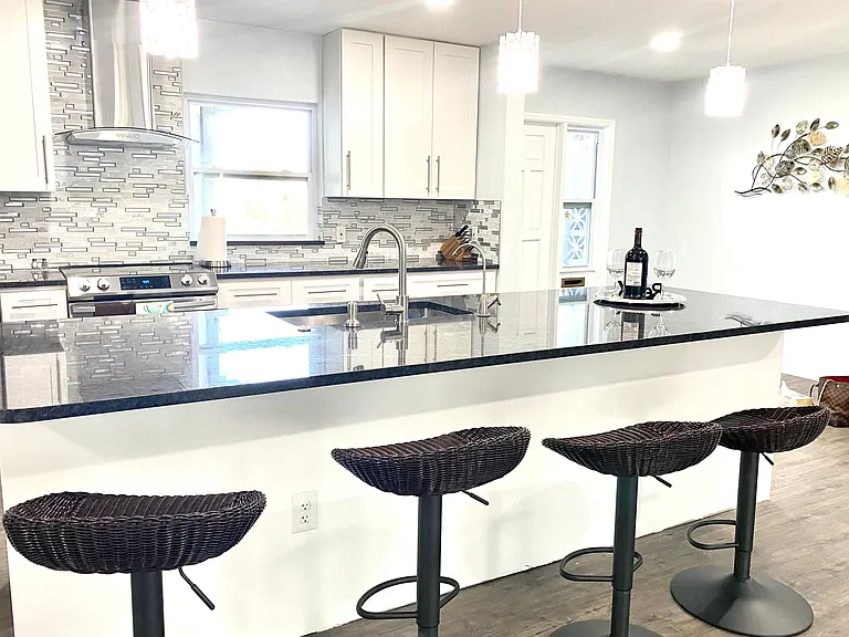 167 Godfrey Ave NE — Photo 2