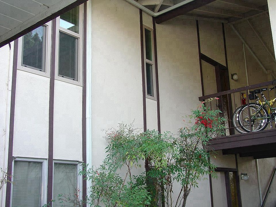 upstair unit, no side neighbor