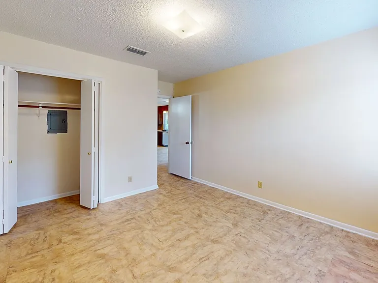 402 Skyline Ave — Photo 17