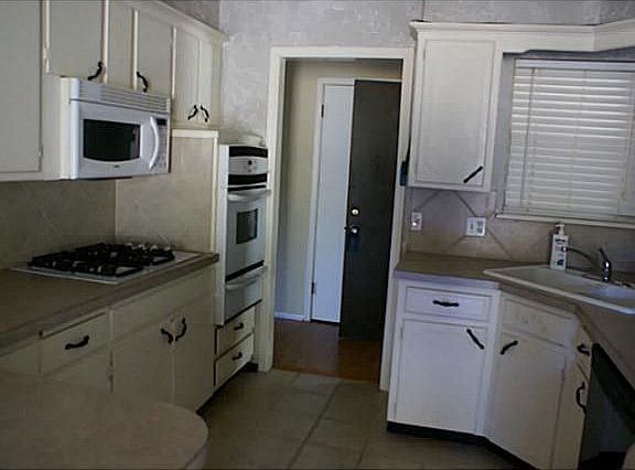 3rd image of 8721 Silver Creek Dr