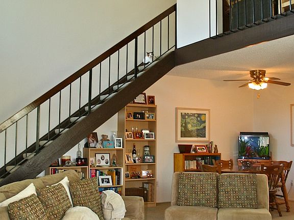 4th image of 9741 Karmont Ave
