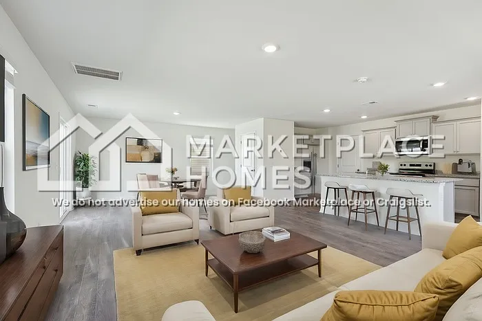 702 Newtons Way — Photo 8