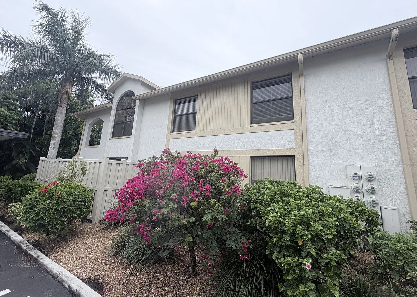 Brookshire Village IV Condo Corner unit with a community pool & spa / Close to the Hospital & Who... — Photo 1