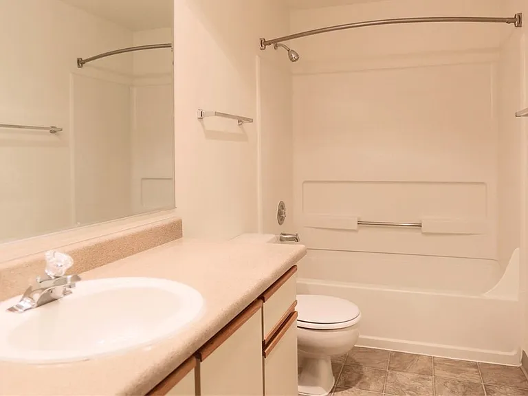 Squires Court Apartments — Photo 19