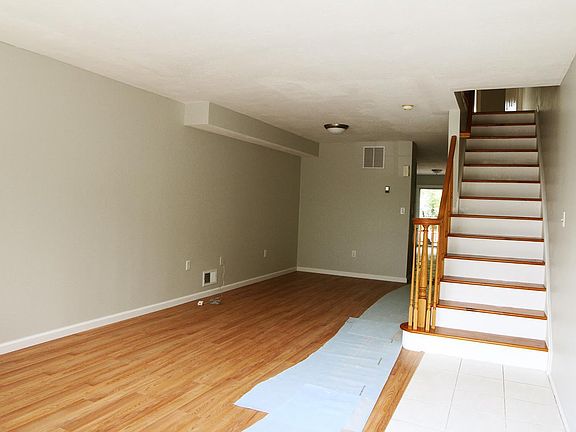 2nd image of 305 E Tysens Ln