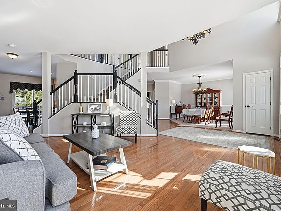 5th image of 727 Sourwood Ln