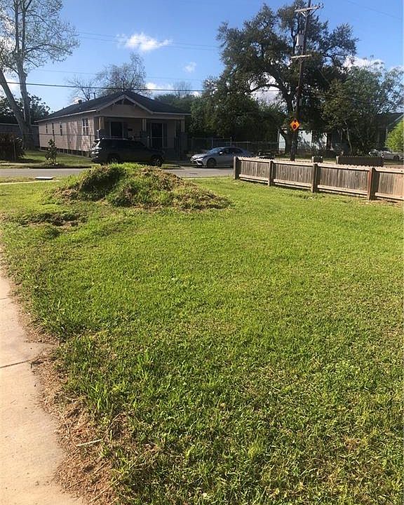 2nd image of 1301 Flood St