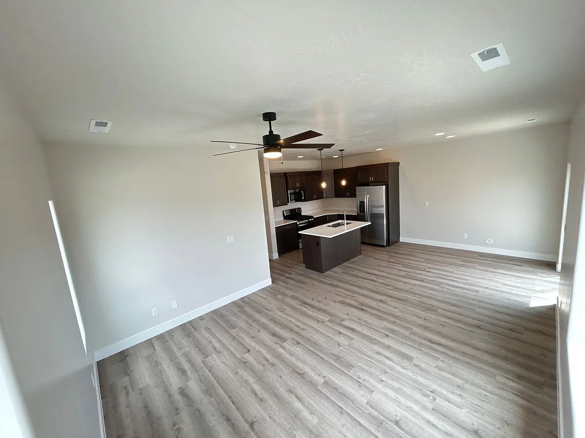 Building Photo - 360 W 2100 N #8