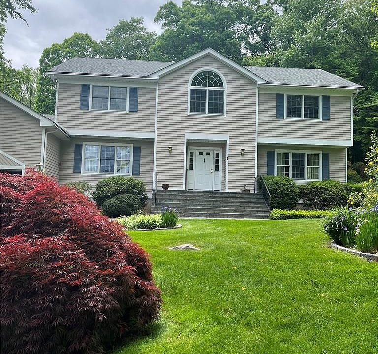1st image of 1 Brook Lane W