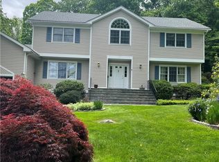 1 Brook Ln W, Hartsdale, NY 10530
