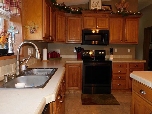 4th image of 1009 Hengen St