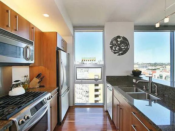 4th image of 321 10th Ave Unit 1301