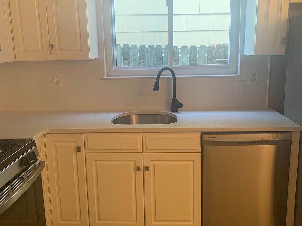 NEWLY RENOVATED- WHITE KITCHEN
