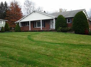 90 Parklane Dr, Slippery Rock, PA 16057