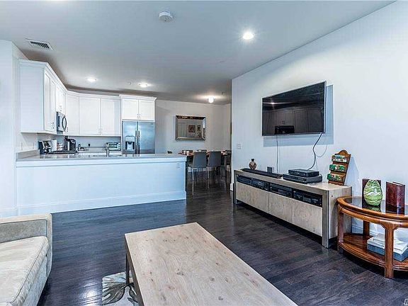 5th image of 224 Marina Pointe Dr #224