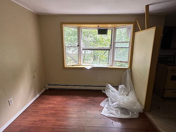2nd image of 35 Hillcrest St