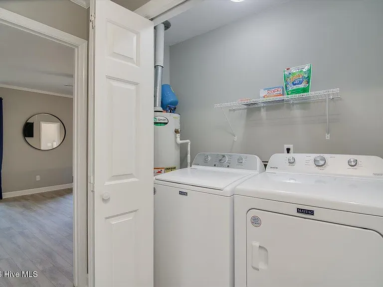 705 Beacon Hill Ln — Photo 17
