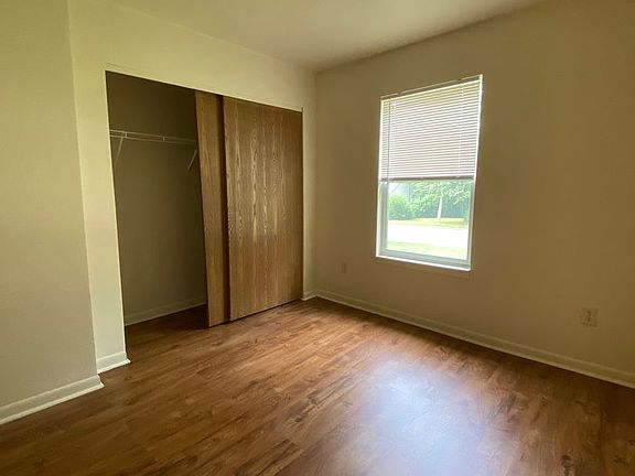 5th image of 901 Hackberry St #493086eee