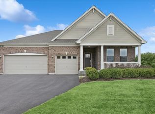 1040 Mayhaw Dr, Crystal Lake, IL 60012