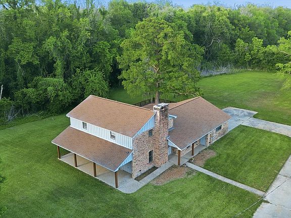 3rd image of 156 Magnifique Rd