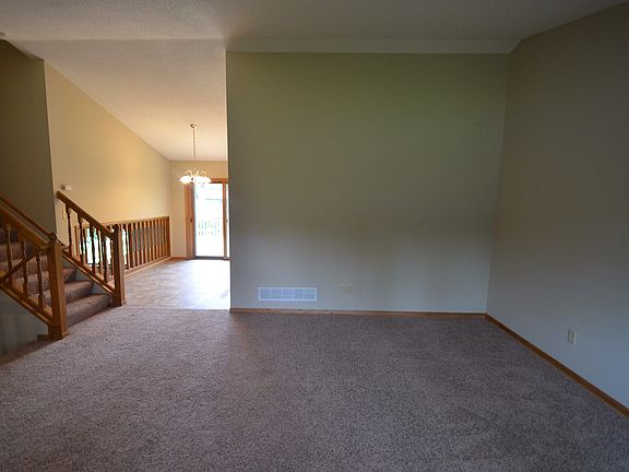3rd image of 4809 92nd Cres N