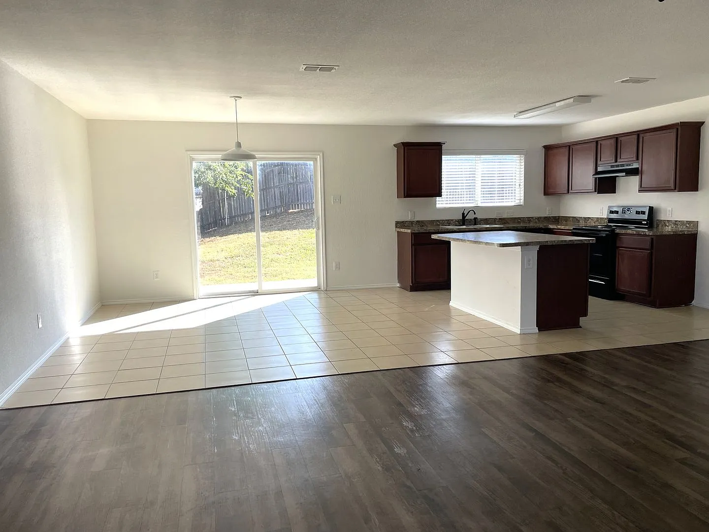 House for Lease in Sherman — Photo 2