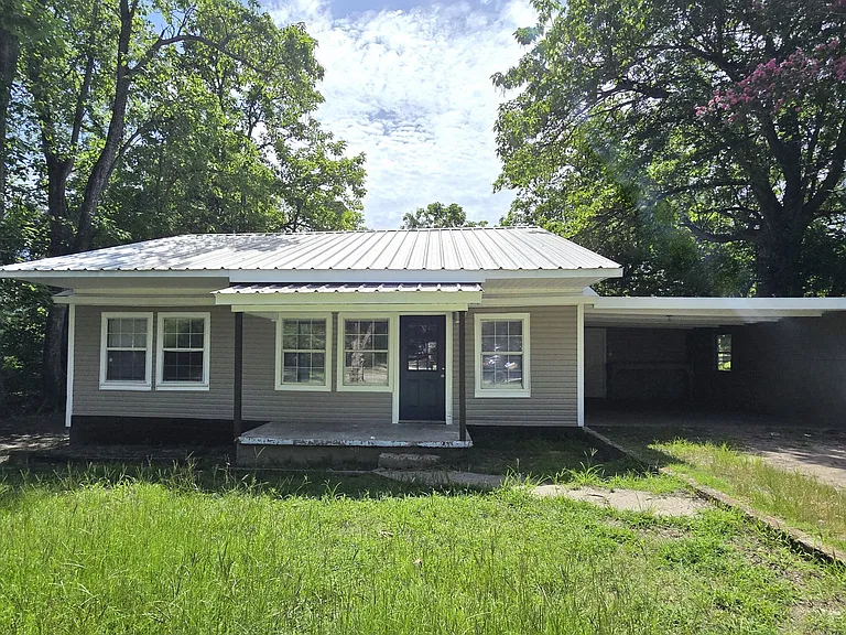299 Francis St — Photo 1