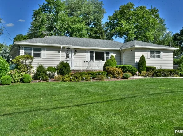 265 Colonial Blvd, Washington Township, NJ 07676