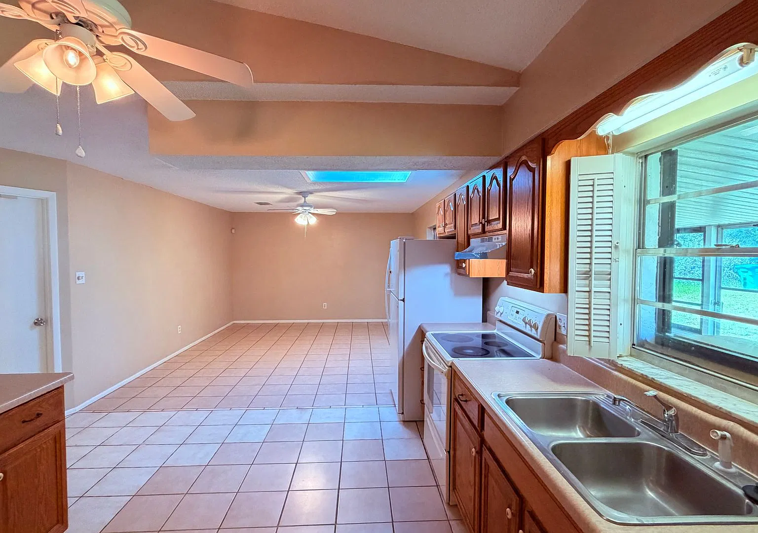 Awesome Well Maintained 3/2 in Deltona — Photo 4