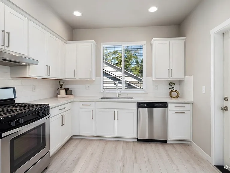 729 112th St SW #D3 — Photo 13