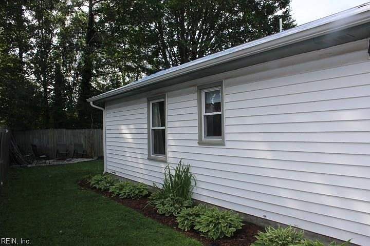 2nd image of 4905 Rugby Rd
