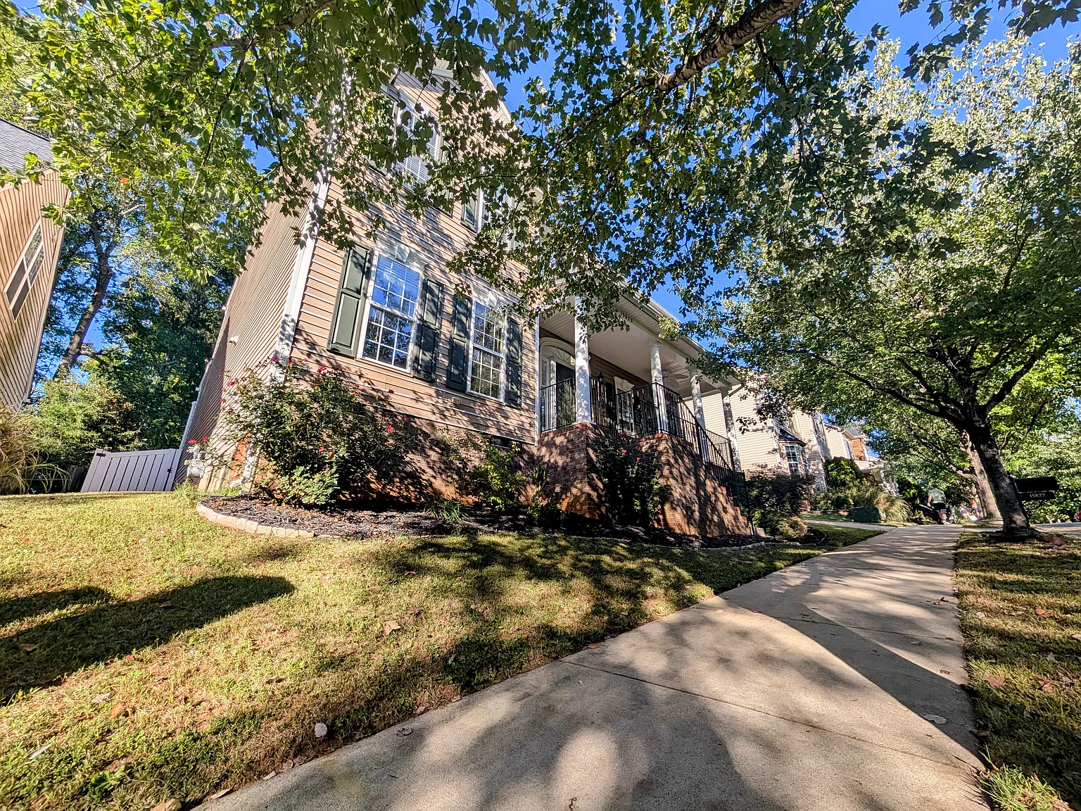 5 bed, 2688 sqft, $3,000 — Photo 3