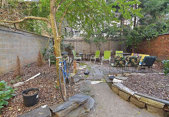 5th image of 526 E 6th St APT 11
