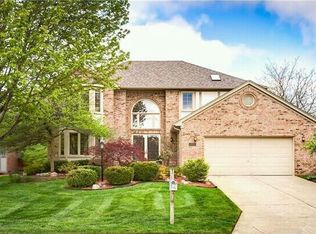 1662 Farnborough Dr, Rochester Hills, MI 48307