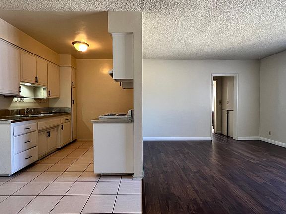 3rd image of 3250 Del Mar Ave #3