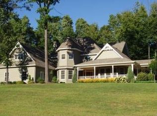 11 Little Dr, Malta, NY 12020