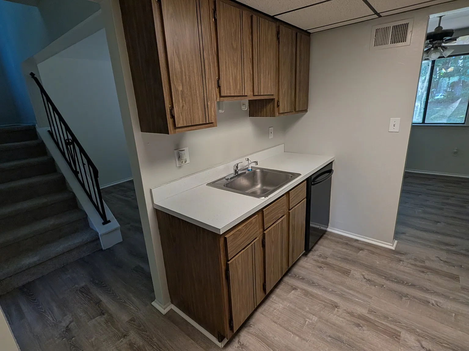 3 Swan Rd — Photo 2