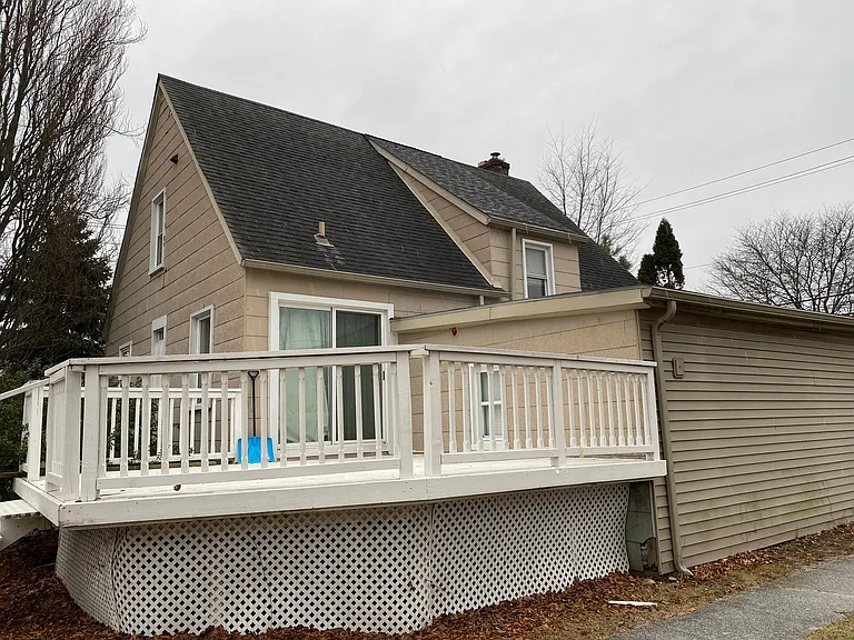 1105 E Maple Rd — Photo 16